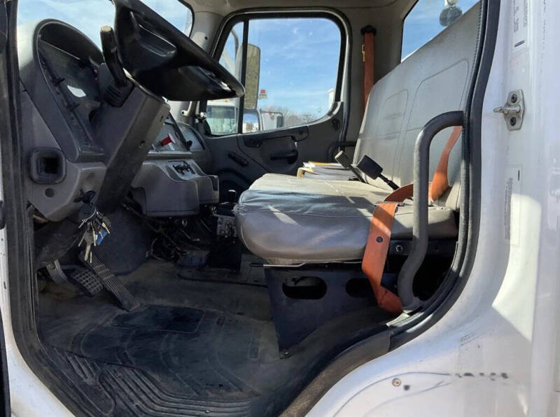 2017 Freightliner M2 106