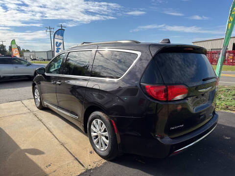 2017 Chrysler Pacifica Touring-L