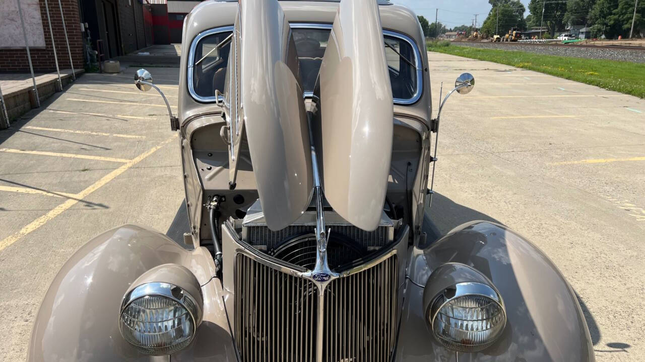 1936 Ford Custom 12