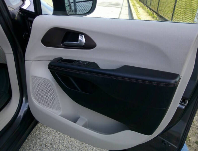 2017 Chrysler Pacifica LX