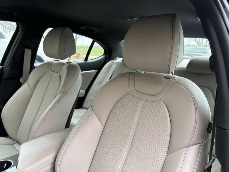 2023 Genesis G70