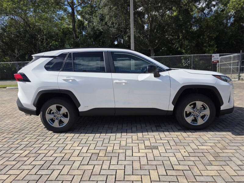 2025 Toyota RAV4 Hybrid LE