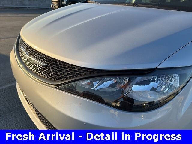 2022 Chrysler Voyager LX