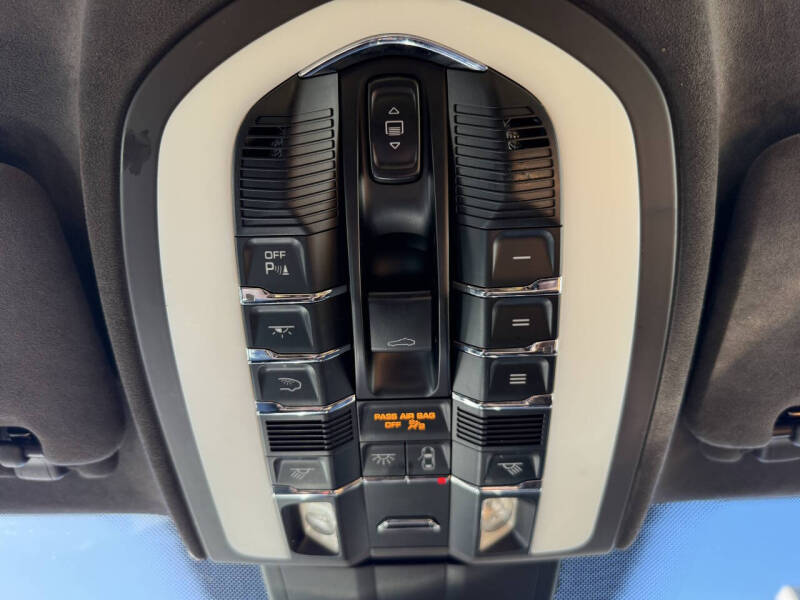 2016 Porsche Cayenne GTS