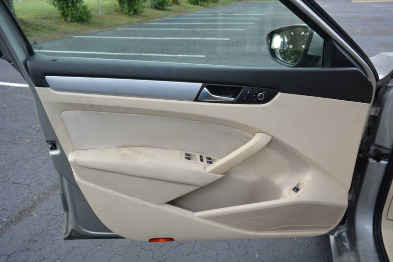 2012 Volkswagen Passat SE