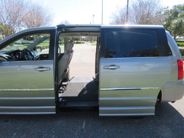 2013 Chrysler Town and Country Limited