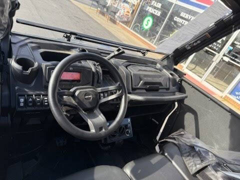 2023 Can-Am Defender HD10