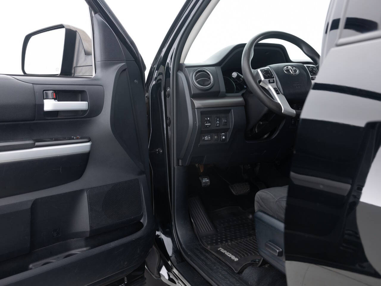 Used Car 2018 Toyota Tundra  Sr5 4x4 4dr Crewmax Cab Pickup Sb (5.7l V8) For Sale Under $30,000 In Coal City, Illinois
