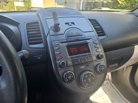 2011 Kia Soul +