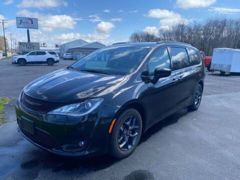 2019 Chrysler Pacifica for sale at JANSEN'S AUTO SALES MIDWEST TOPPERS & ACCESSORIES in Effingham IL
