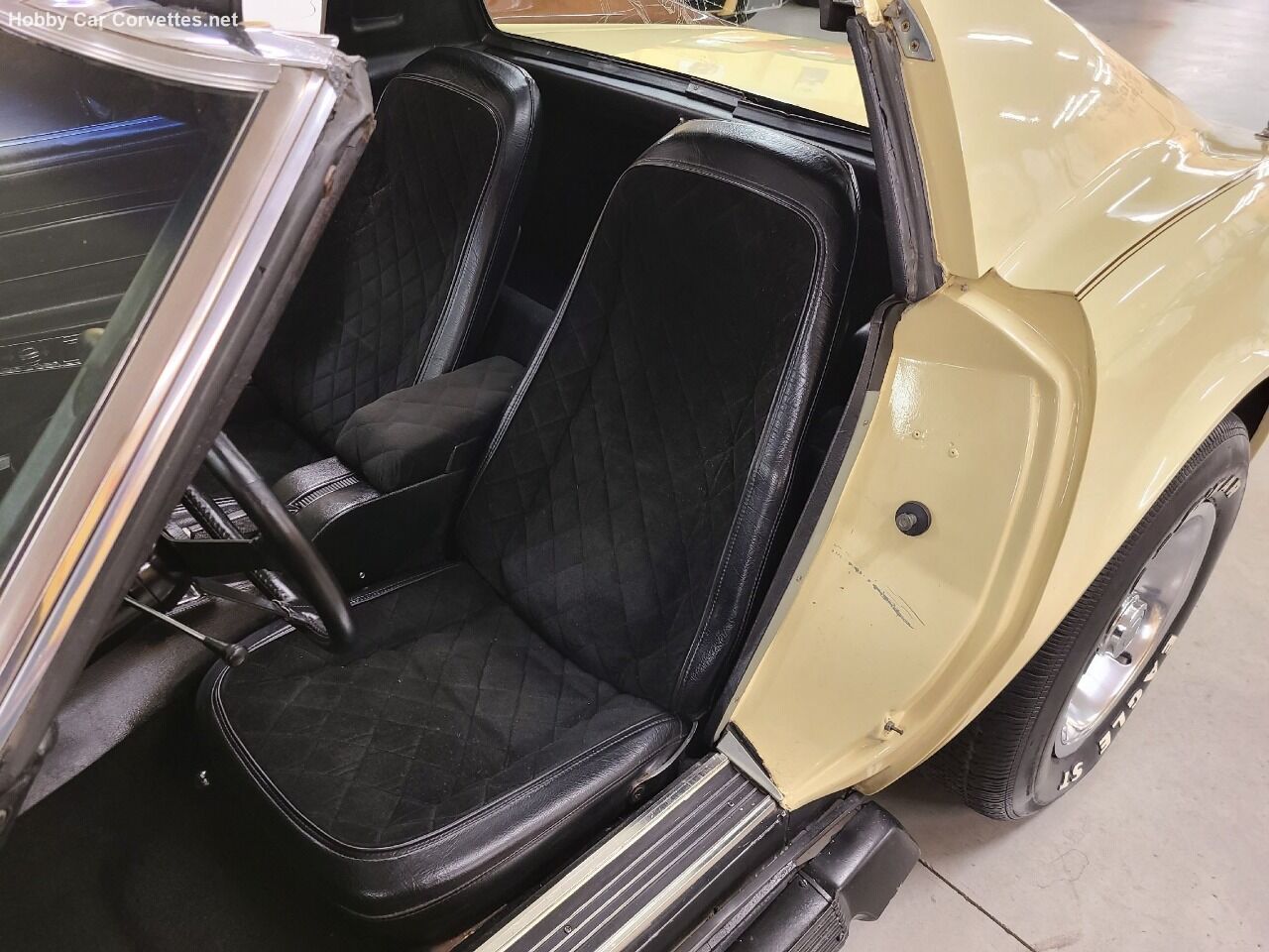 1976 Chevrolet Corvette 17