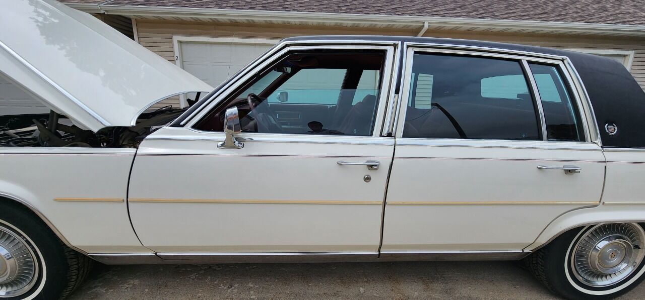 1984 Cadillac Fleetwood Brougham 56