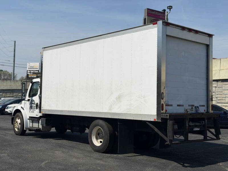 2005 Freightliner M2 106