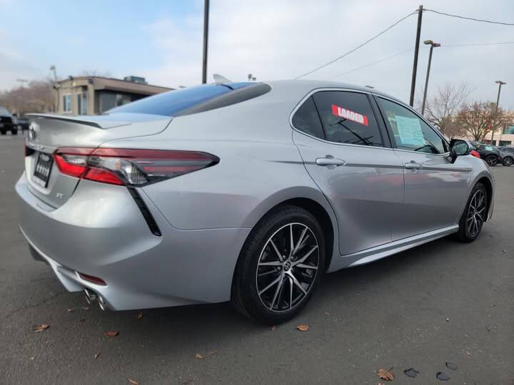 2022 Toyota Camry SE photo 5