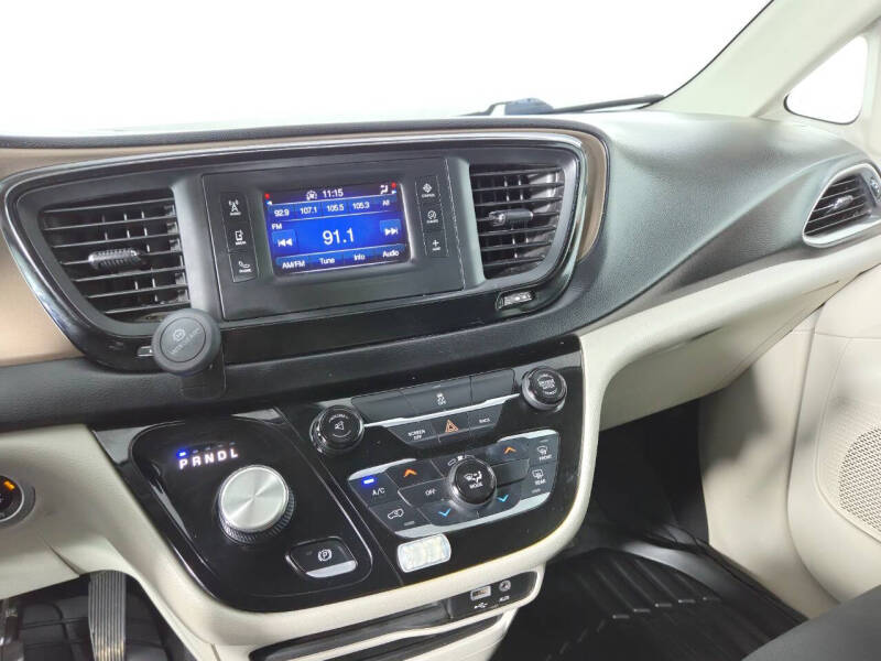 2017 Chrysler Pacifica LX