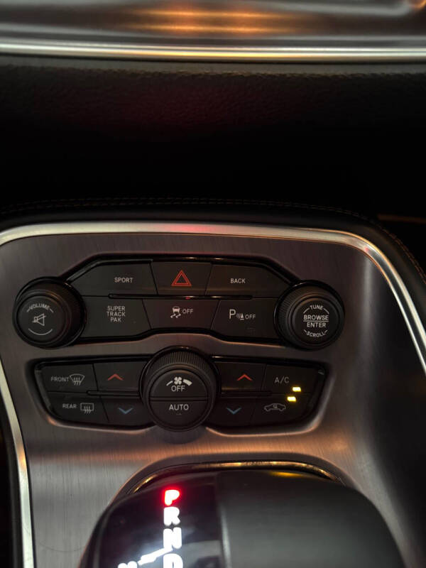 2016 Dodge Challenger 392 HEMI Scat Pack Shaker