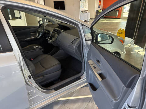 2014 Toyota Prius v Five