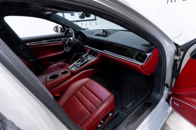 2019 Porsche Panamera GTS