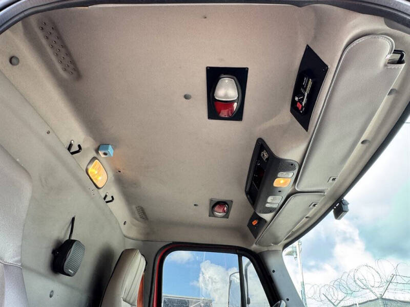 2016 Freightliner M2 106