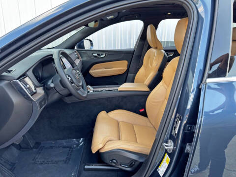 2023 Volvo XC60 B5 Ultimate Bright Theme