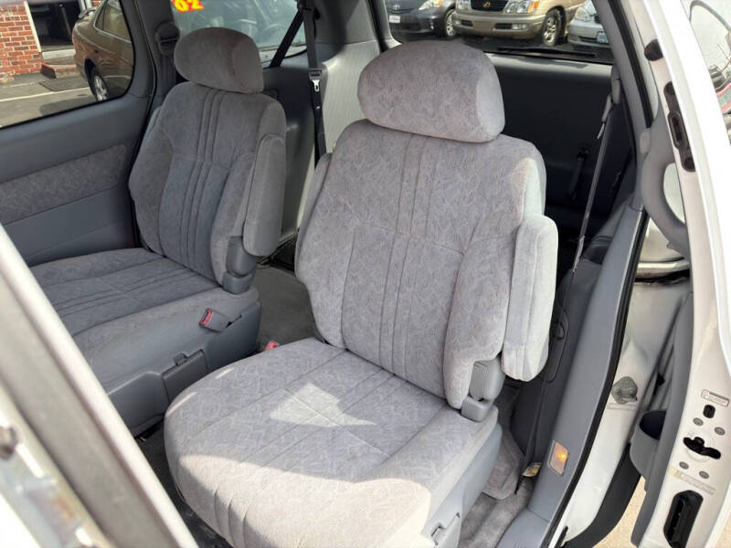 2000 Toyota Sienna LE
