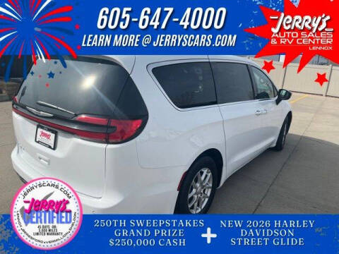 2025 Chrysler Pacifica Select