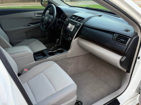 2017 Toyota Camry LE