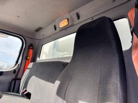 2014 Freightliner M2 106