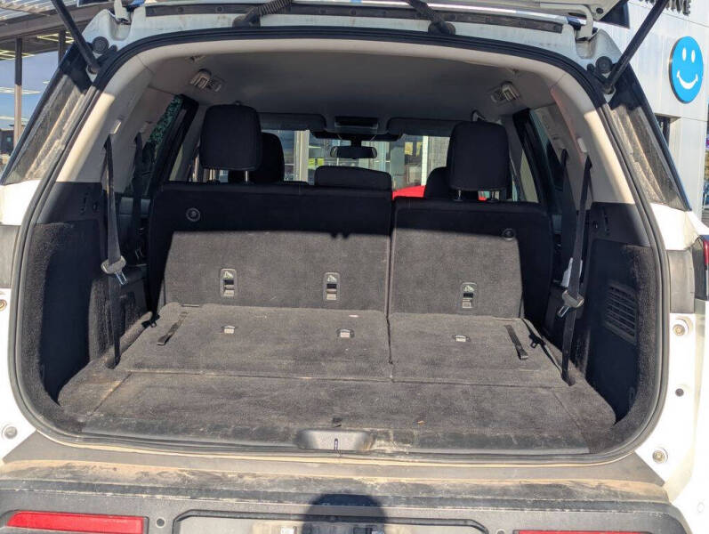 2023 Nissan Pathfinder SV