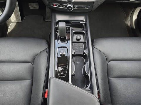 2024 Volvo XC60 B5 Core Dark Theme