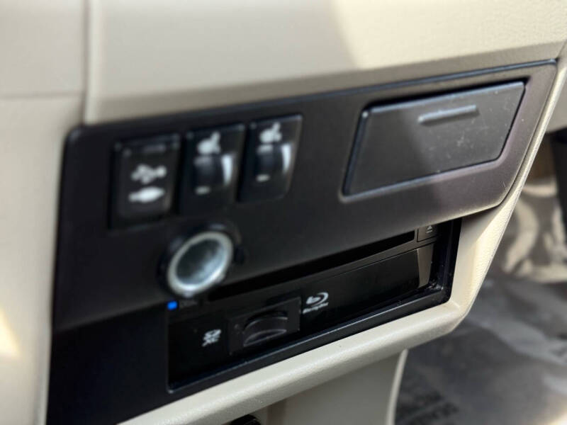 2015 Toyota Sienna XLE Premium 8-Passenger