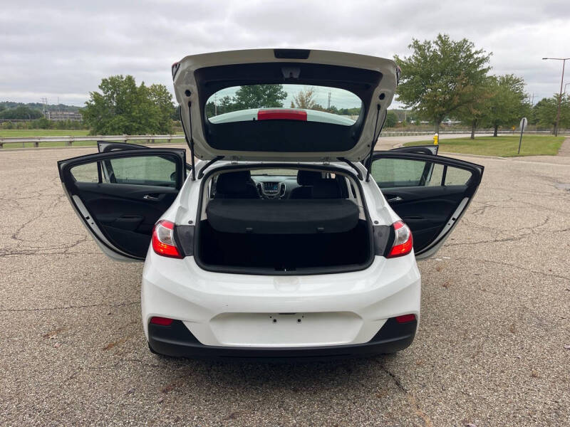 2017 Chevrolet Cruze LT photo 12