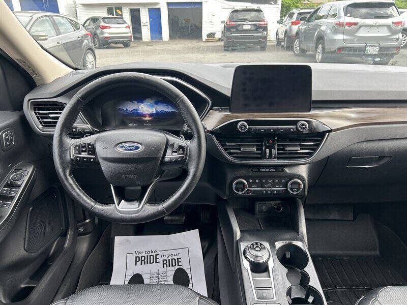 2020 Ford Escape Titanium