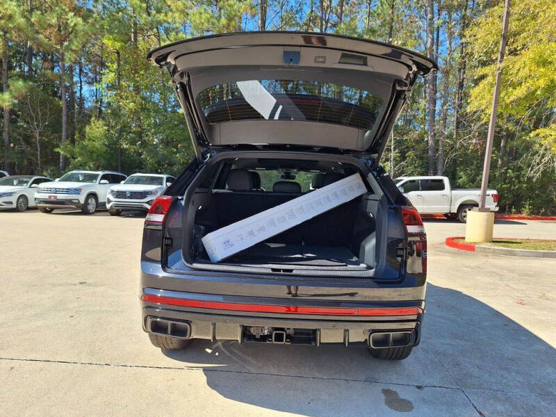 2026 Volkswagen Atlas Cross Sport SEL R-Line Black 4Motion