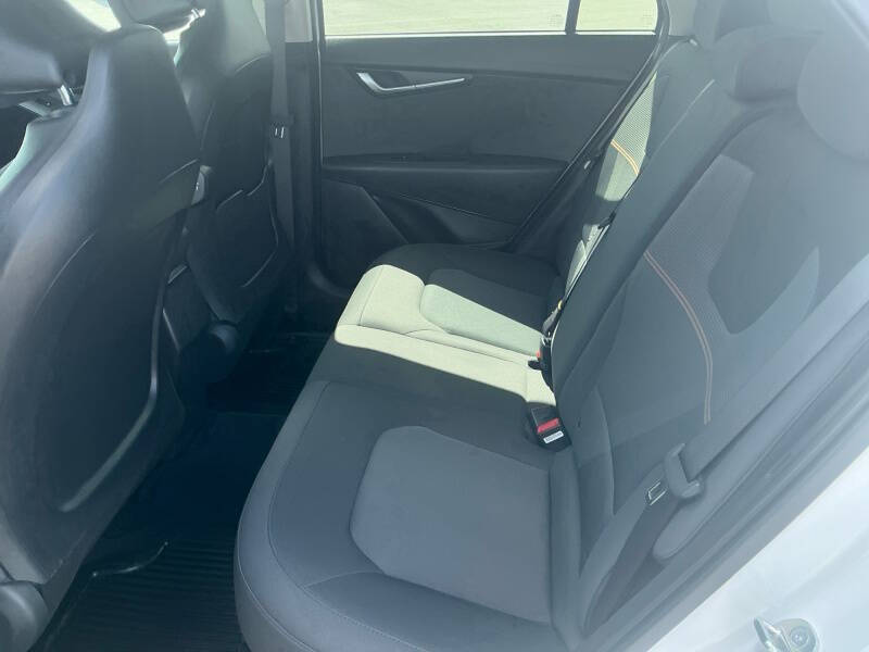 2023 Kia Niro LX
