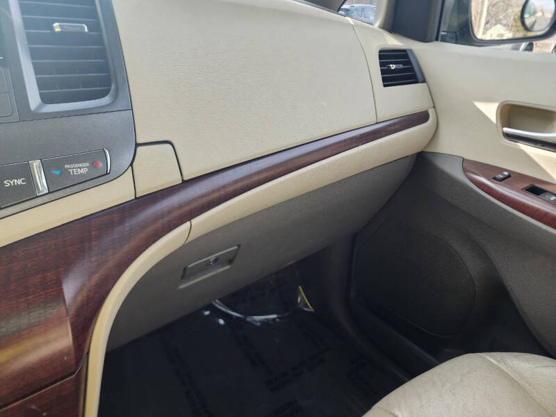 2011 Toyota Sienna XLE 8-Passenger