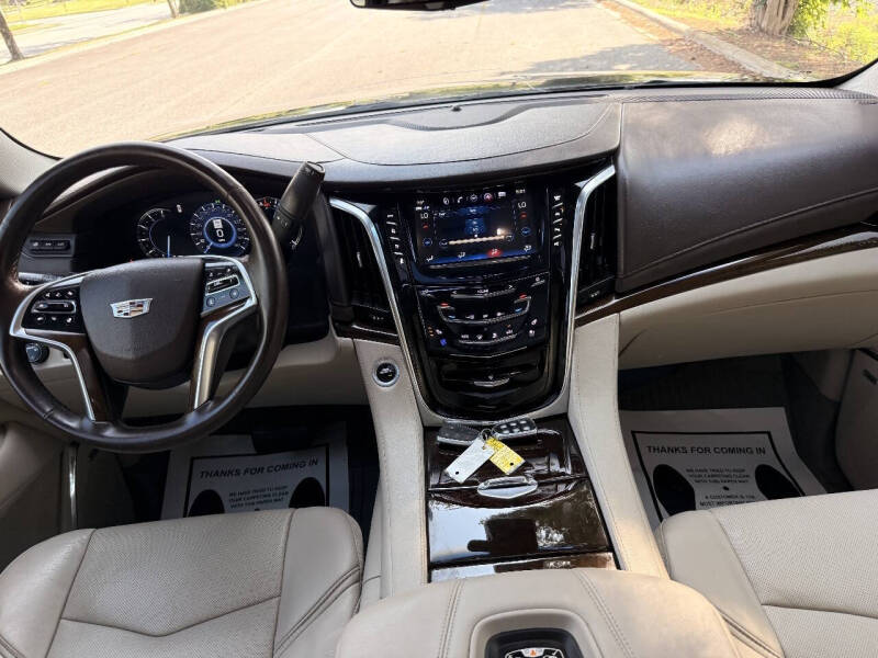 2017 Cadillac Escalade Luxury