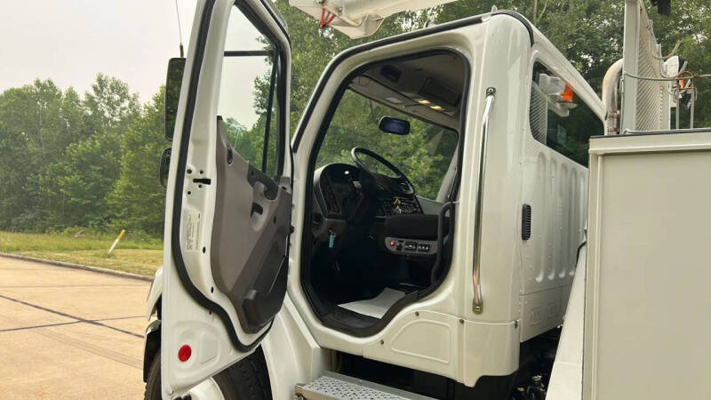 2020 Freightliner M2 106