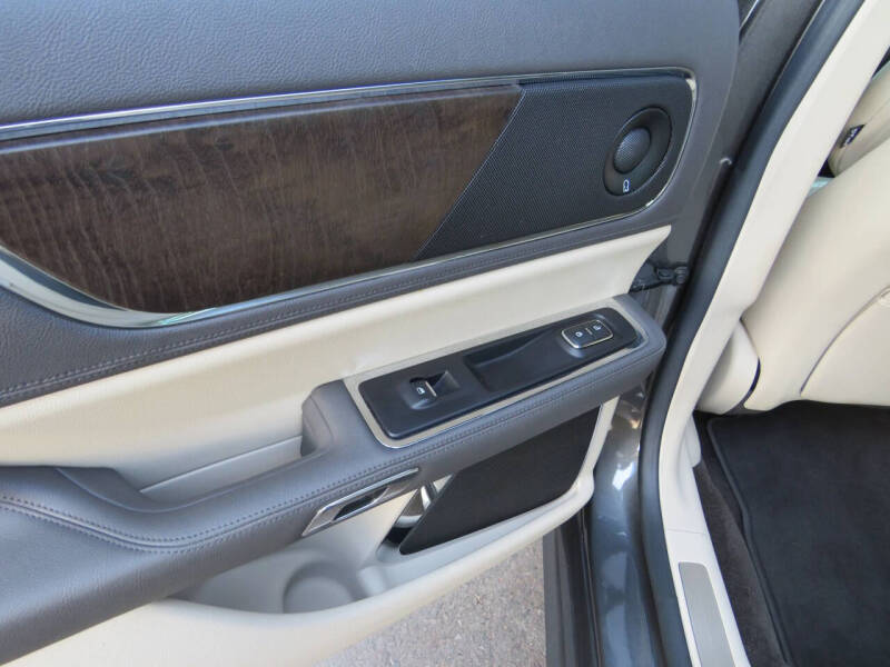 2017 Lincoln Continental Select