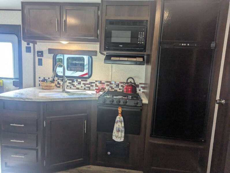 2019 Jayco Jay Flight Rocky Mt. Edition 248 / 29ft