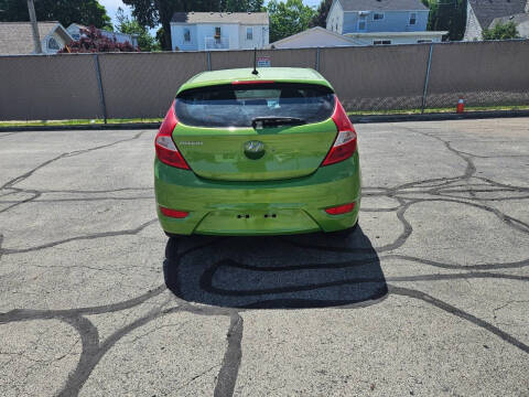 2012 Hyundai Accent SE