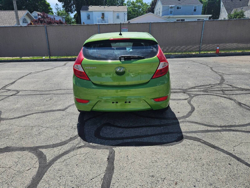2012 Hyundai Accent SE