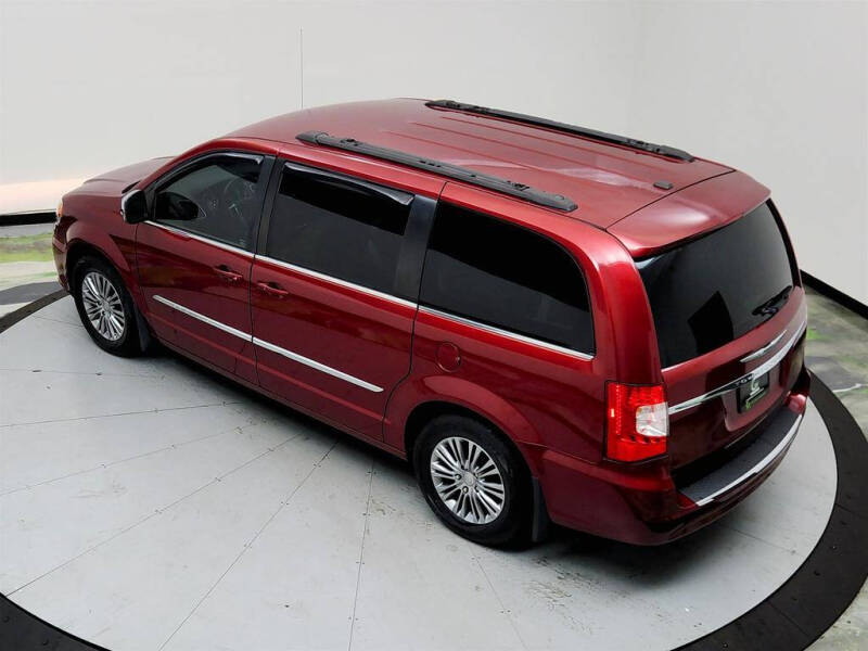 2013 Chrysler Town and Country Touring-L