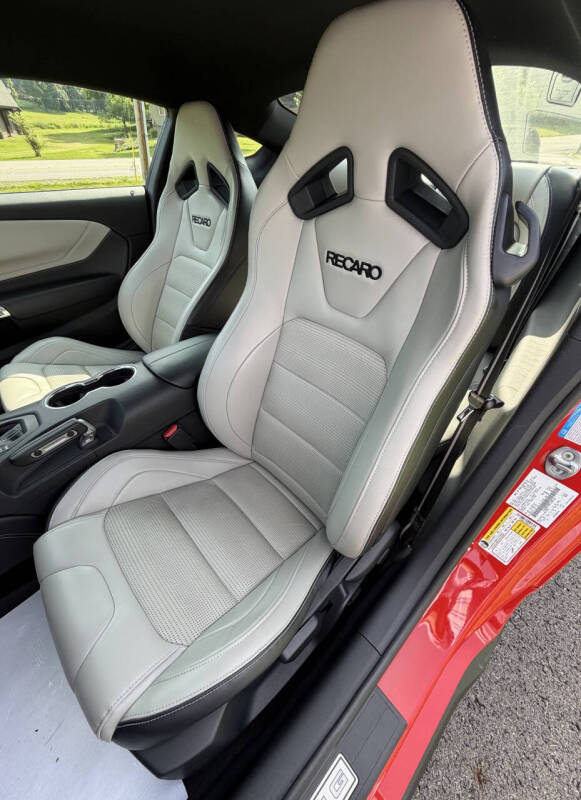 2024 Ford Mustang EcoBoost Premium