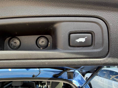 2021 Honda Pilot Touring w/Rear Captain's Chairs