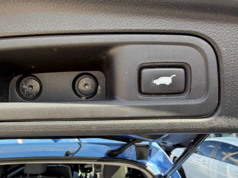 2021 Honda Pilot Touring w/Rear Captain's Chairs