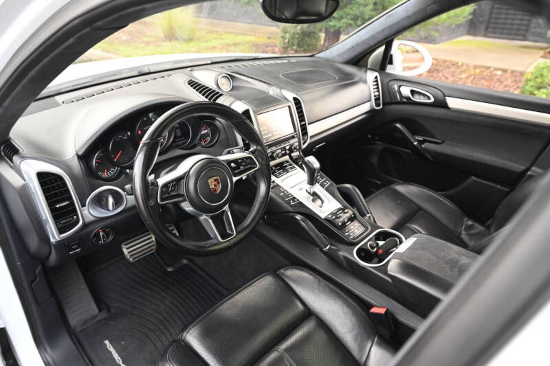 2016 Porsche Cayenne GTS