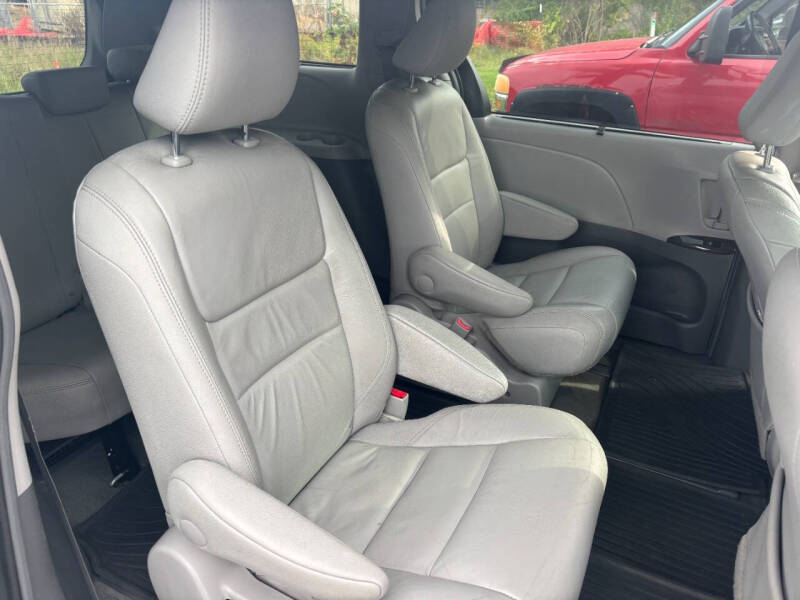 2017 Toyota Sienna XLE 7-Passenger