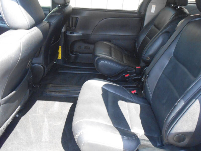 2015 Toyota Sienna SE 8-Passenger
