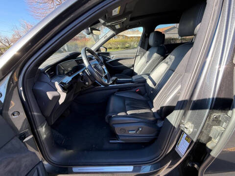 2019 Audi e-tron quattro Prestige